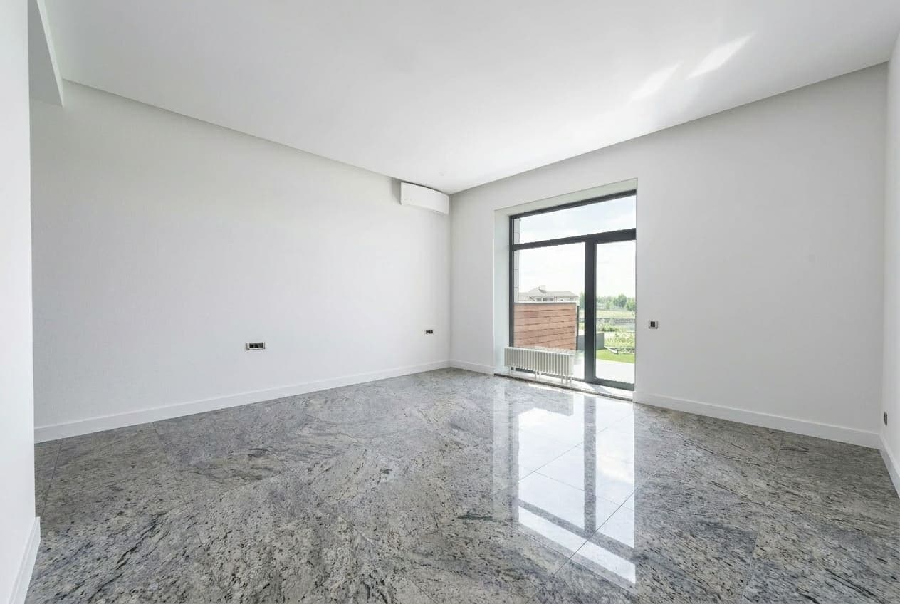 Zimmer mit Granitboden